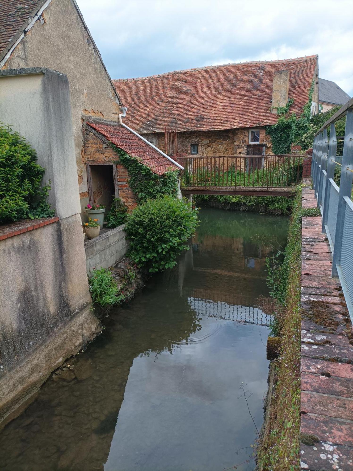 La Maison Au Bord De L'Eau Gracay Exterior foto